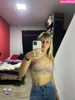 ellyshadow - Naast mijn buttplug is nog plek voor je geile harde pik