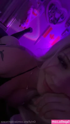 acidprincess - a day of squats & bouncing tiddies