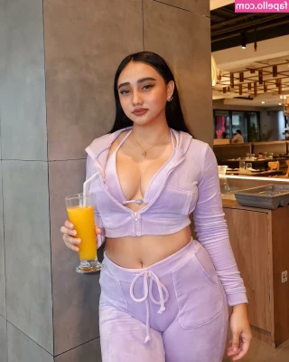 Kyrah Umadhay [ kyrah-umadhay ] - Just horny kitty showing you what she all can take in