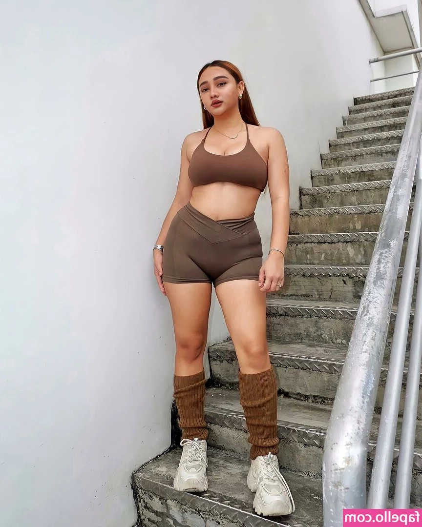 Kyrah Umadhay [ kyrah-umadhay ] - Full video  Moist soles after a long shift