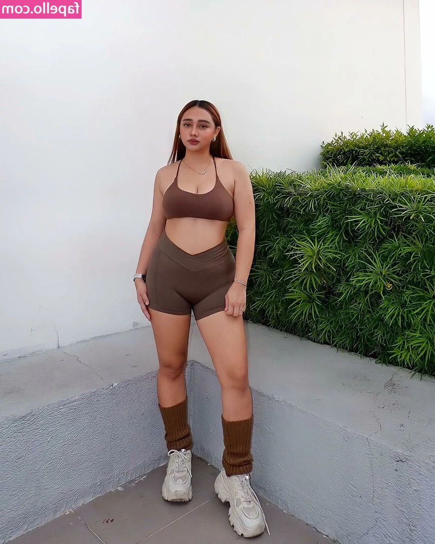 Kyrah Umadhay [ kyrah-umadhay ] - When you're about to cum & chat makes you put a gag in 😩💦 