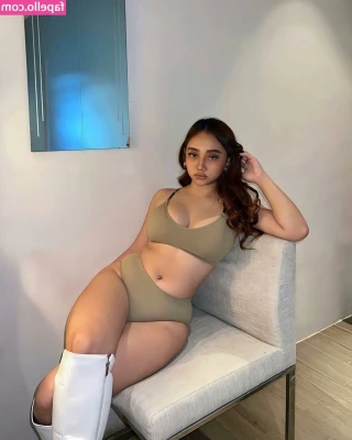 Kyrah Umadhay [ kyrah-umadhay ] - Happy HUMP DAY 🍑 check your messages