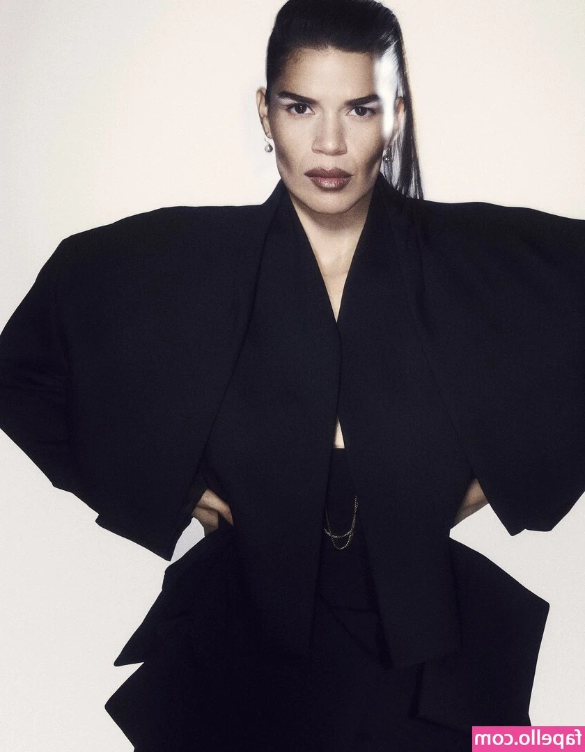 America Ferrera [ america-ferrera ] - Hoodie and leggings weather!
