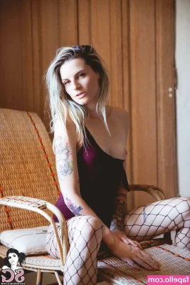 mandeelou - Cómo se ve mi colita? 😈🍑