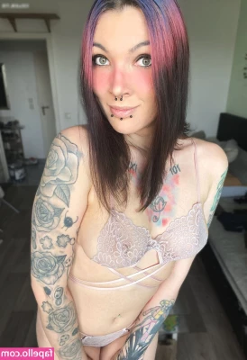 Missmackymeow - Clean semi hard dick  you rather clean dick or hairy dick  or