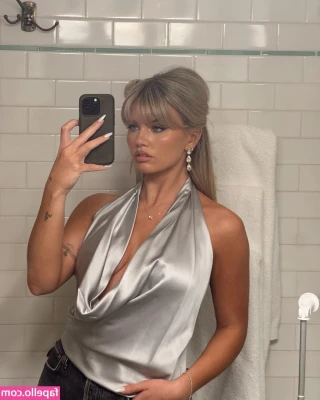 Shay Sullivann [ shay-sullivann ] - Want to see more naughty content ? Sen me a generous tip and I'll