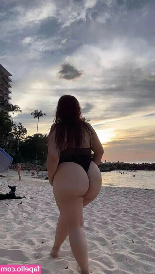 Kelly Del Rey [ kelly-del-rey ] - Happy Tuesday to my cherished lovers 💖, remember: high heels on