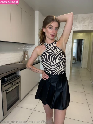 josephine_blush [ josephine-blush ] - NEW 🔞🔞🔞 Black robe and big titties are a classic 😋💋