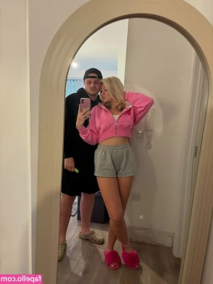 Abi Greasley [ abi-greasley ] - Like this post if me and @kinkymissquinn should go live today?