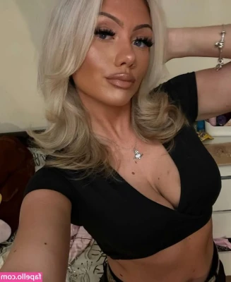 Abi Greasley [ abi-greasley ] - Ok, it’s almost 1:00 am Sweet dreams!! ❤️💋🥰💋❤️