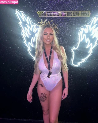 Abi Greasley [ abi-greasley ] - Gym time