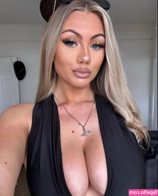 Abi Greasley [ abi-greasley ] - Happy Monday, If you missed me and Molly's live stream. 😍 Let's
