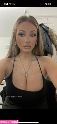 Abi Greasley [ abi-greasley ] - low quality pics of a high quality pussy