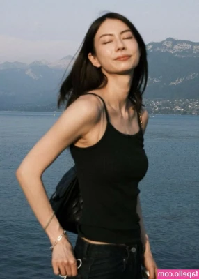 Lauren Tsai [ lauren-tsai ] - My bra doesn't fit! Help me take it off!!!