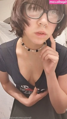 demiwhoregon - Well hello how would I look getting fucked by you from these angles