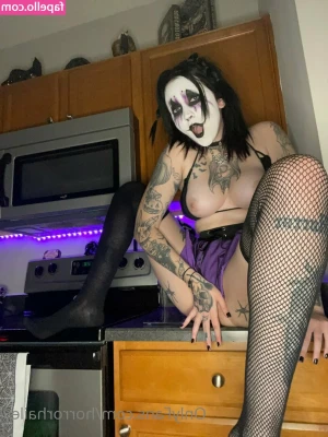 HorrorHaily - someone come get their mom