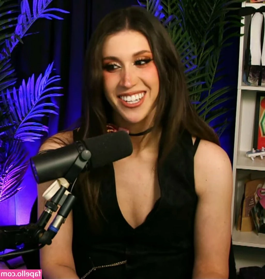olivialopes [ olivialopes-2 ] - Happy Titty Tuesday, who wants to bust a fat load all over me? 💕