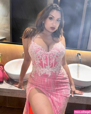 Jane Dipika Garrett [ jane-dipika-garrett ] - I couldn’t wait to jump into the pool for you! The camera man could