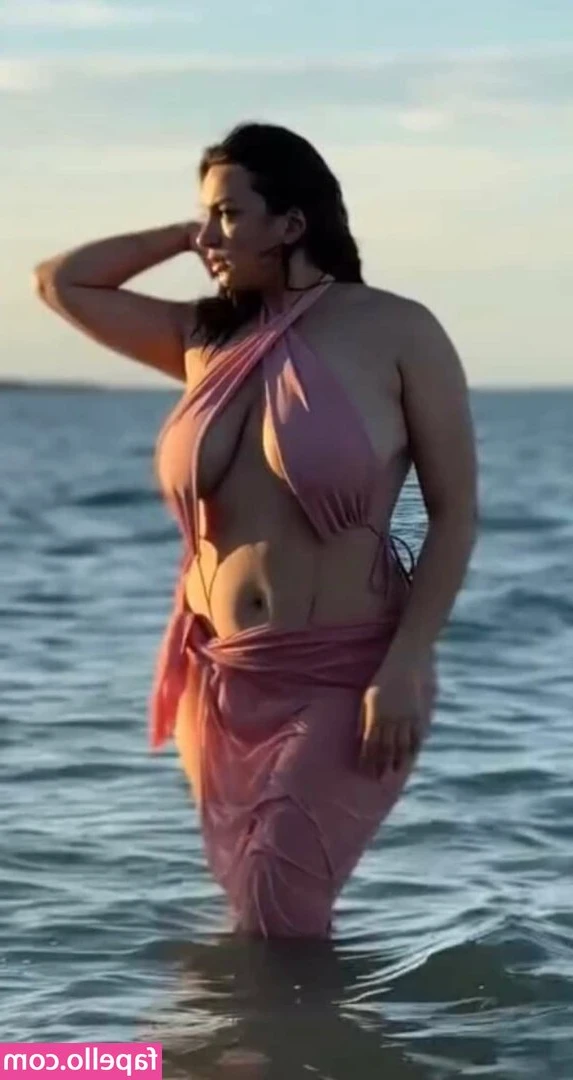 Jane Dipika Garrett [ jane-dipika-garrett ] - My dress shows my cleavage 😘😋