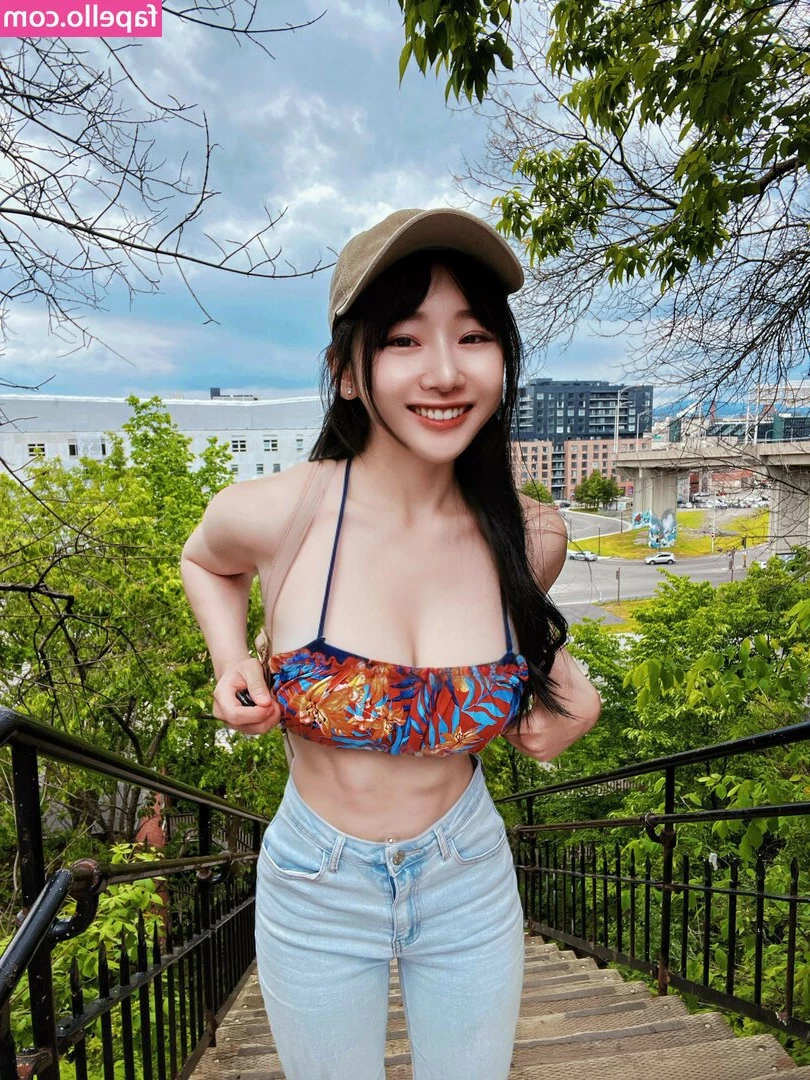 ggshacylin - i think it’s a good day to make some ri$ky content 💦