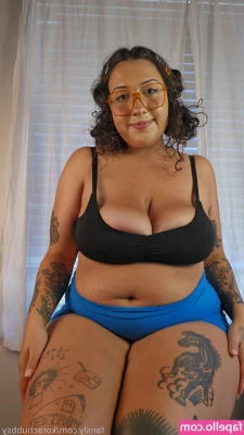 korachubbsy [ korachubbsy-1 ] - I love spreading and playing with myself in front of a crowd
