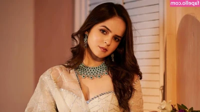 Palak Sindhwani [ palak-sindhwani ] - I want you to play with my pussy for me while we take a bath