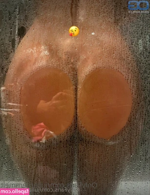 Júlia Roemmelt [ jlia-roemmelt ] - Almost missed titty Tuesday! 😝 Good night pervs and pervettes 😘
