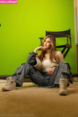 roxiotaku - Anyone likes a little foot work  I would really appreciate if you