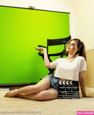 roxiotaku - Any solo vids are on sale 50  off today only dm me