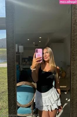 zoeykennedy - A big milf passing on your timeline🤩 Like me👍