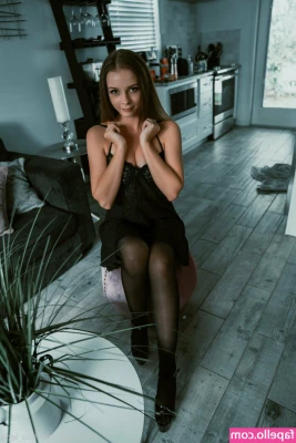 lola_leda [ lola-leda ] - I can turn 360°, you're still able to see my tits from any angle LOL