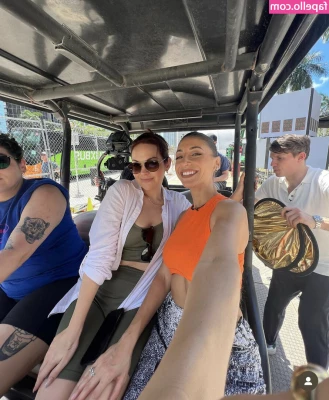 Andrea Helfrich [ andrea-helfrich ] - @thegothelf 's booty is so powerful it's opening doors! How cute are