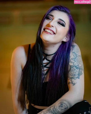 Kasey Karlsen [ kasey-karlsen ] - I m not ignoring nobody having a hard time answering every message