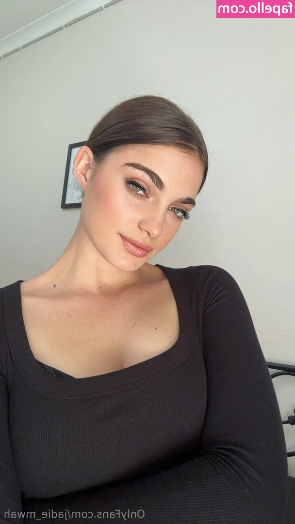 Jadie_mwah [ jadie-mwah ] - A few more hours left to receive this set! 