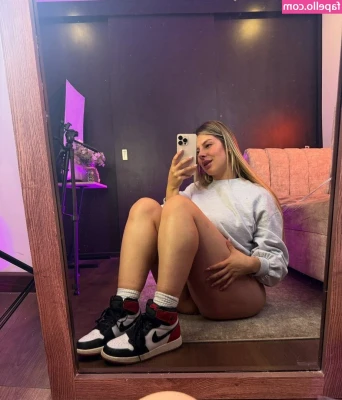ChloeTailor - My ass to put you to sleep  Minha bunda para vc dormir bem