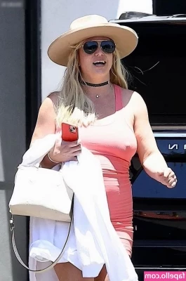 Britney Spears [ britney-spears ] - Can I sit on your face