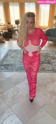 Britney Spears [ britney-spears ] - Love a short leather skirt  soo sexy what do you think