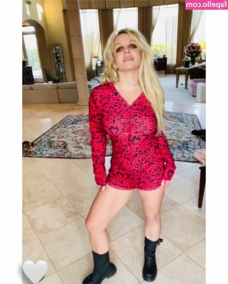 Britney Spears [ britney-spears ] - This is from another equally tipsy night when I was more photogenic