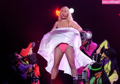 Britney Spears [ britney-spears ] - Slim light skinned baddie takes my BBC in both holes
