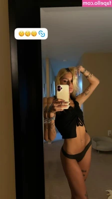 tinyteaserrtt - I’m wearing a shirt with my pants pulled down to the limit.