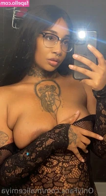malicemiya - I needed to bust my nut while there were people at home 😈 🥵
