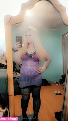 baddestbaddiequeen - Tight little skirt...wanna help me take it off or should I leave it