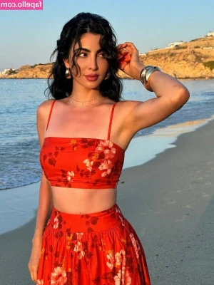 Elwa Saleh [ elwa-saleh ] - Having a throw back moment to my first year doing premium Snapchat