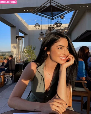 Elwa Saleh [ elwa-saleh ] - I’ve been having so much fun in my 🍊 room lately, if you