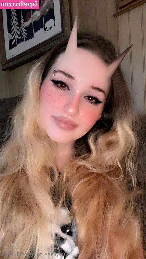 yoshikitten - Morning! Too cold outside does anyone wanna spend the day in bed