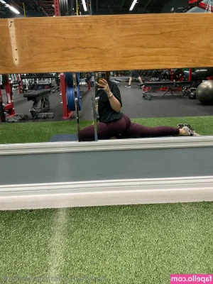 zoeyjordan6 - Where are you looking at baby?🤭😜🍒