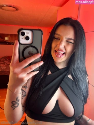 sofiahollis - Welcome to the newcomers 💋