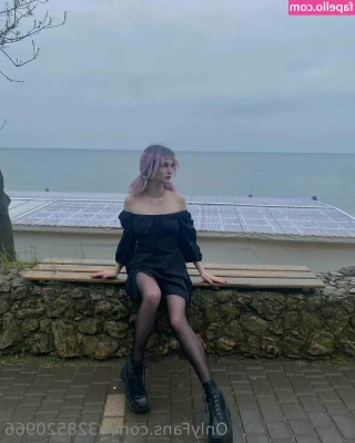leilaagrace - Treat me like your play thing   God that laugh was hot   Get ready