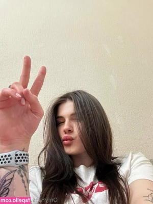 amy.li [ amy-li ] - lil bratty baby waiting to be told what to do so i can say no >:(