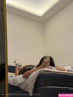 linaharleyyfree - big butt bro shows off his cake!